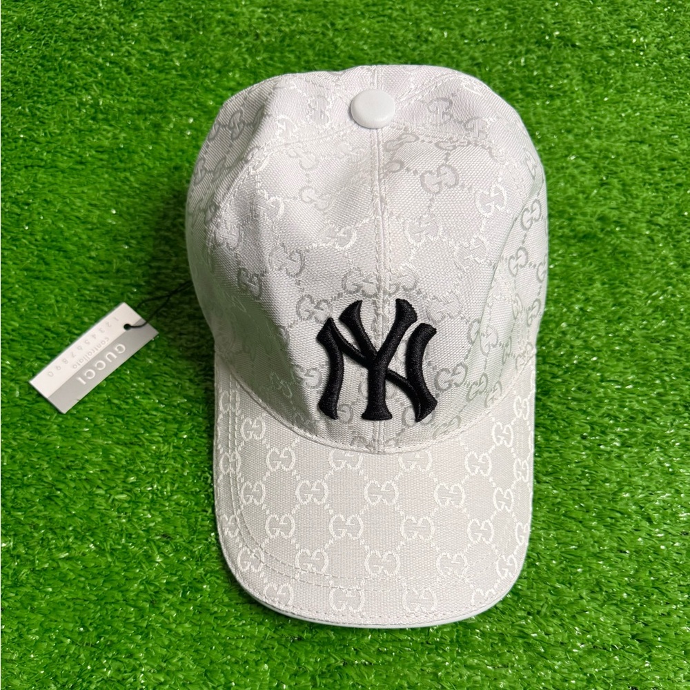 White Guicci Hat x NY